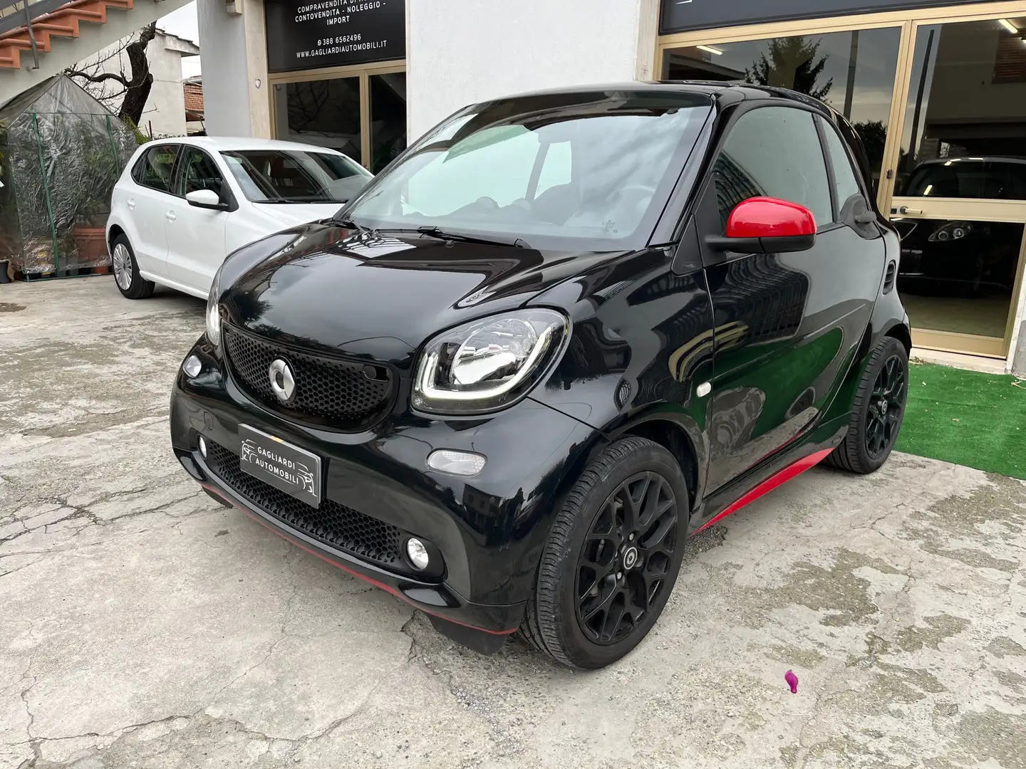 smart forTwo 0.9 t Youngster 90cv twinamic uniprop Zwart - 1