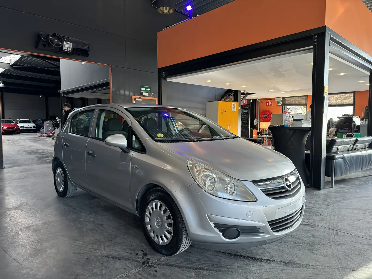 Opel Corsa 1.2i AUTOMATIQUE - 5 PORTES - RADIO CD -116.469 KM Gris - 1