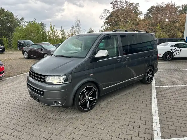 Volkswagen T5 Multivan Highline NAVI AHK Kamera Leder Standheizung