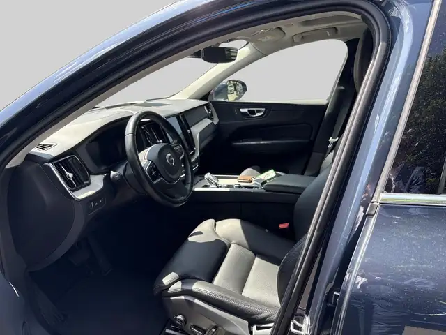 Volvo XC60 view 8