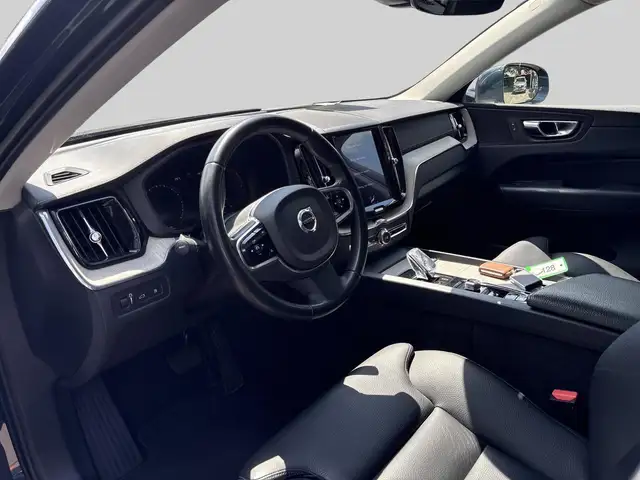 Volvo XC60 view 9