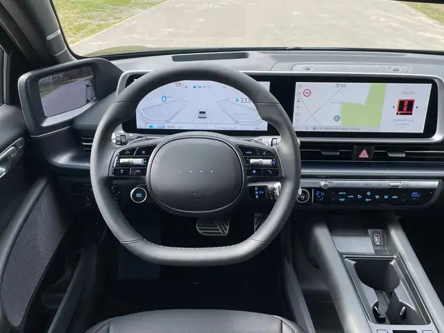 Hyundai Ioniq 6 view 11