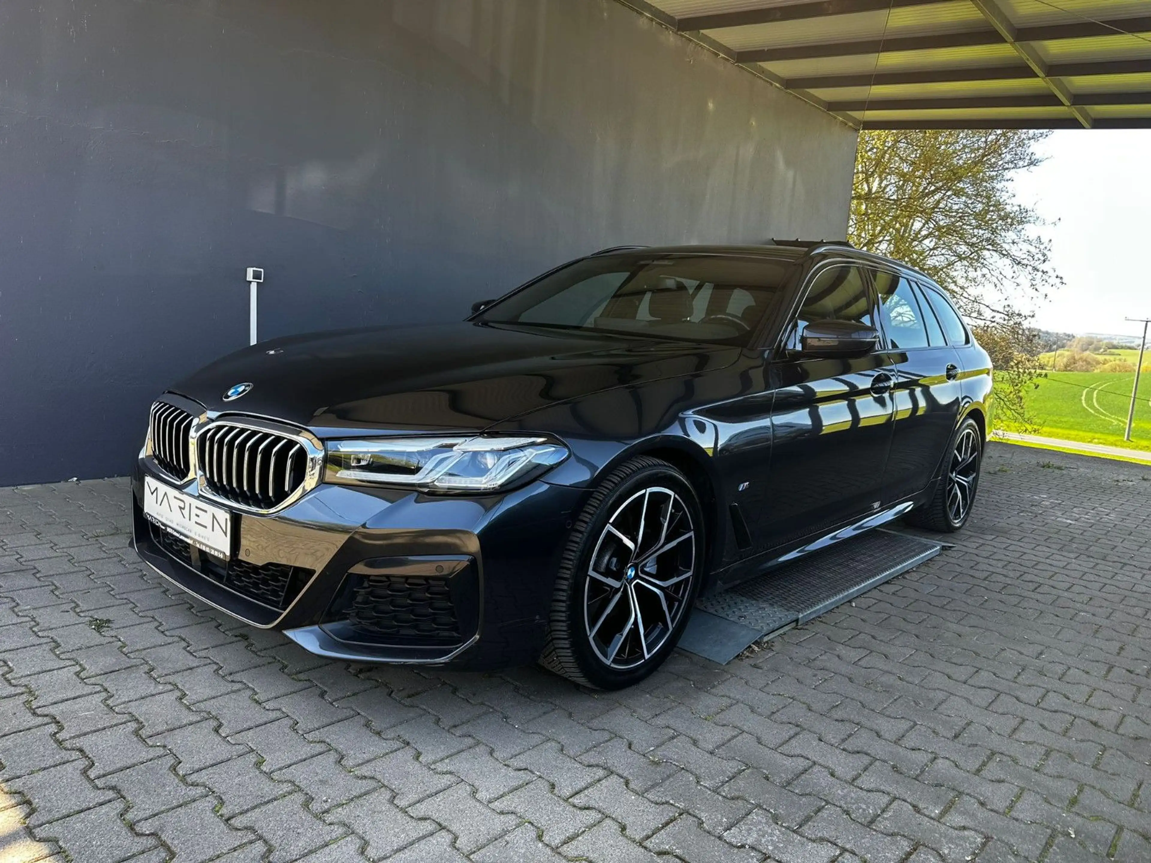 BMW 520 d M Sport Touring | LED — photo 2