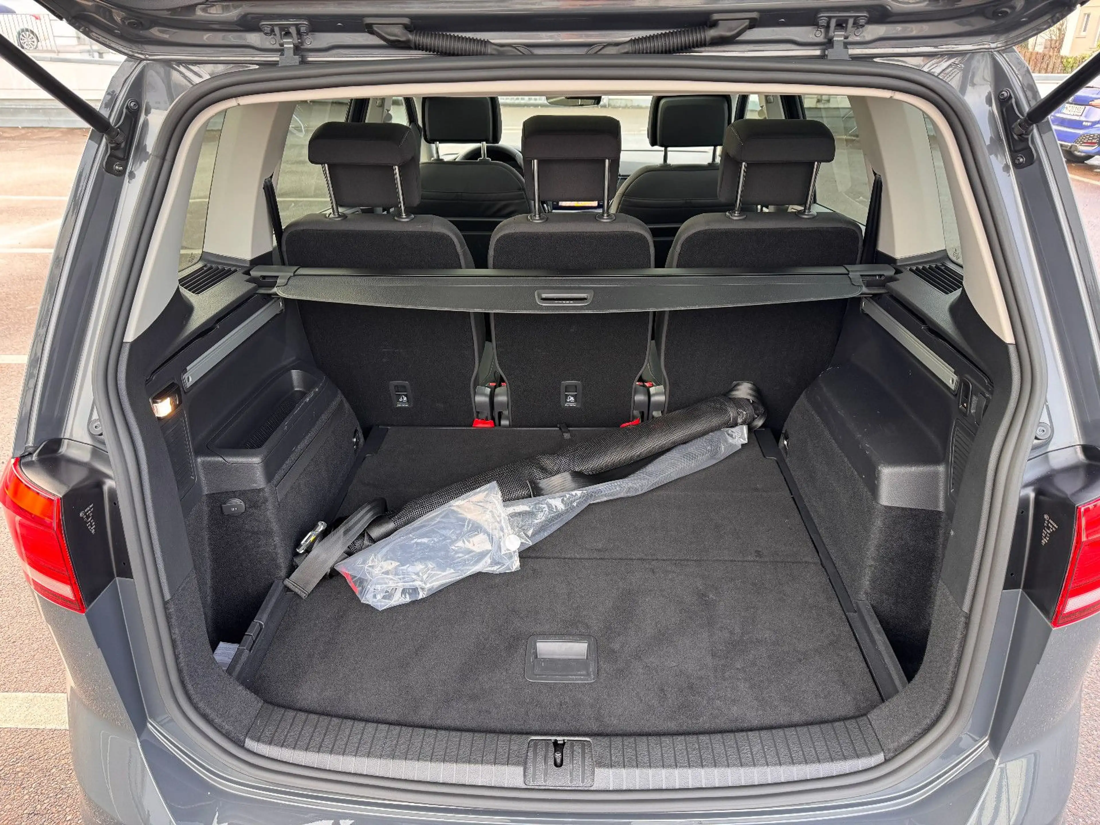 Volkswagen Touran 2.0 TDI DSG PANO/AHK/IQDRIVE/ACC/LED/NAVI — photo 14