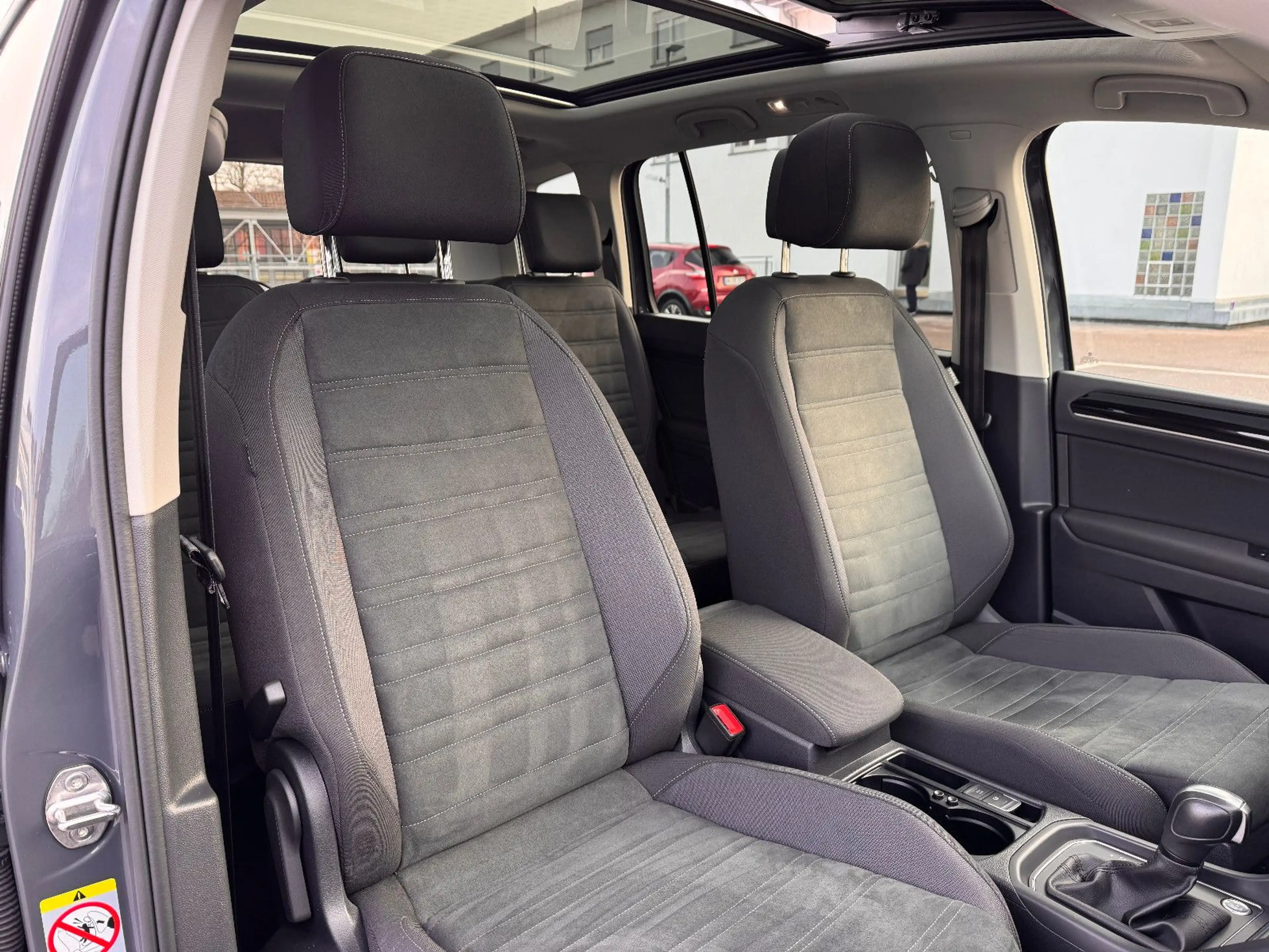 Volkswagen Touran 2.0 TDI DSG PANO/AHK/IQDRIVE/ACC/LED/NAVI — photo 11