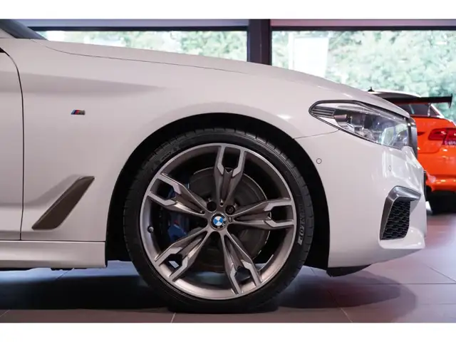 BMW 5 Series view 7