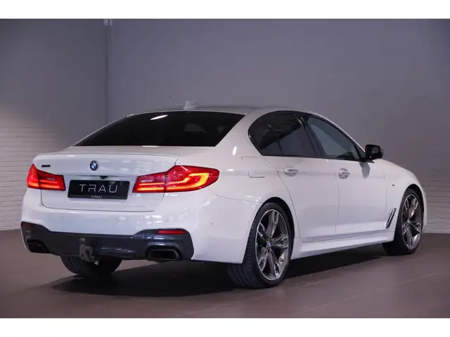 BMW 5 Series view 6