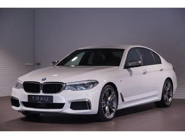 BMW 5 Series view 3