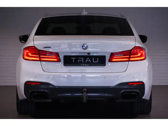 BMW 5 Series view 5