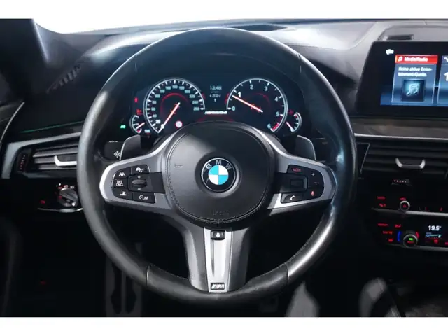 BMW 5 Series view 14