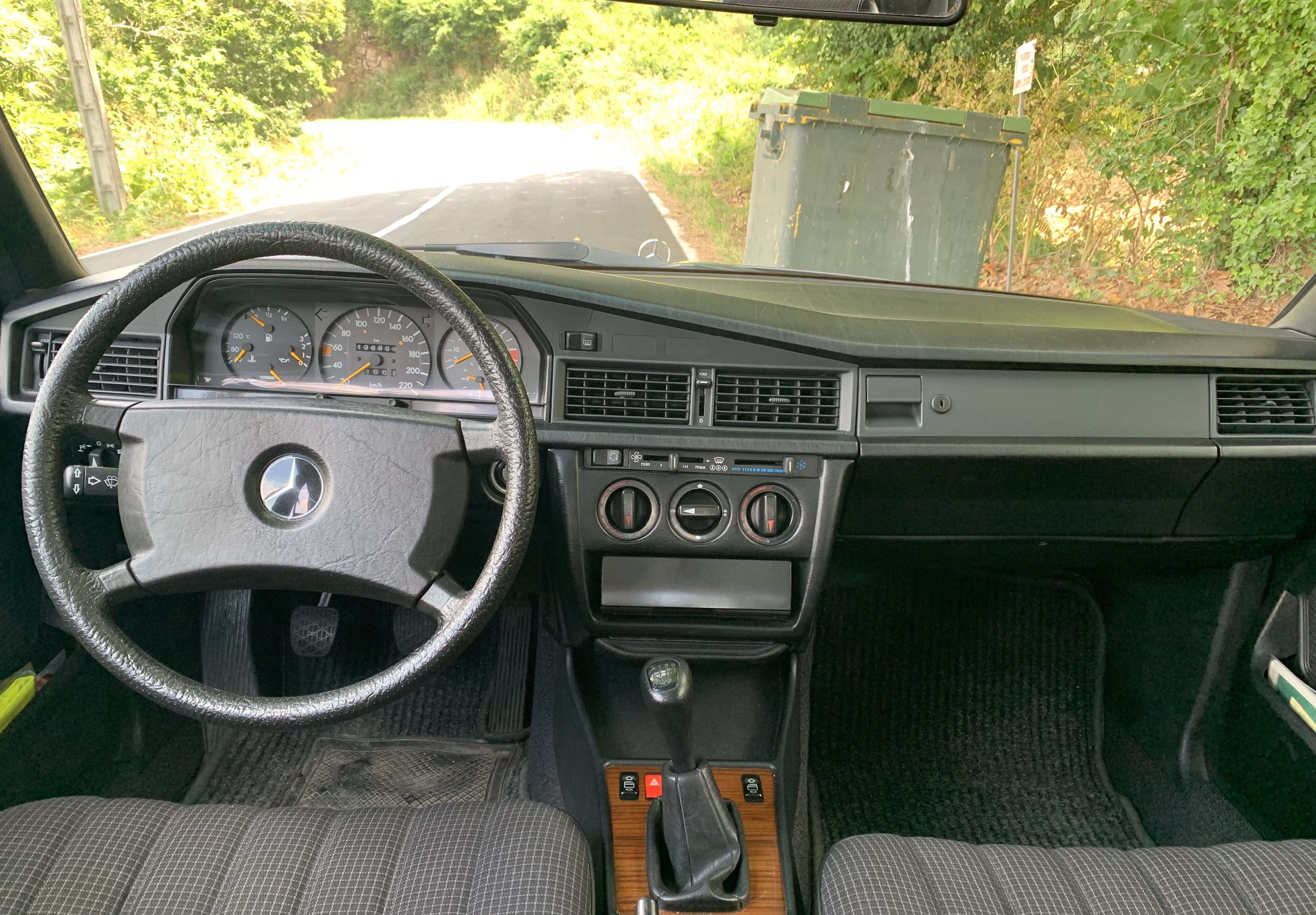 Mercedes-Benz 190 190E 2.3 - foto 1
