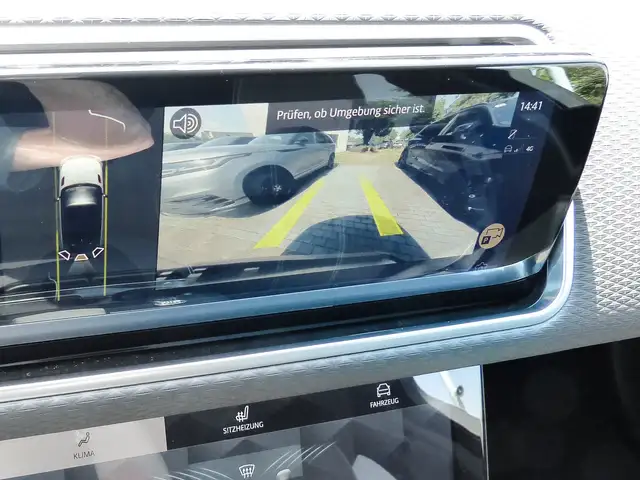 Land Rover Range Rover Velar view 12