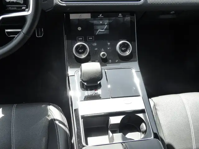Land Rover Range Rover Velar view 14