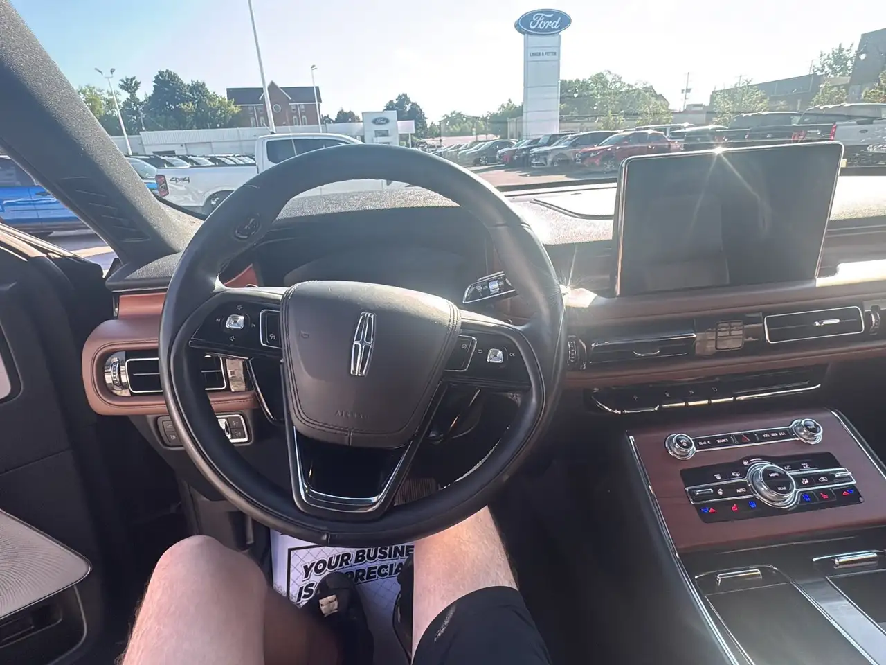 Lincoln Aviator снимка Lincoln Aviator