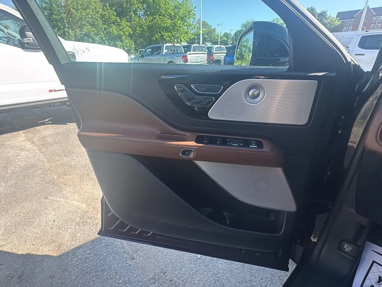 Lincoln Aviator снимка Lincoln Aviator