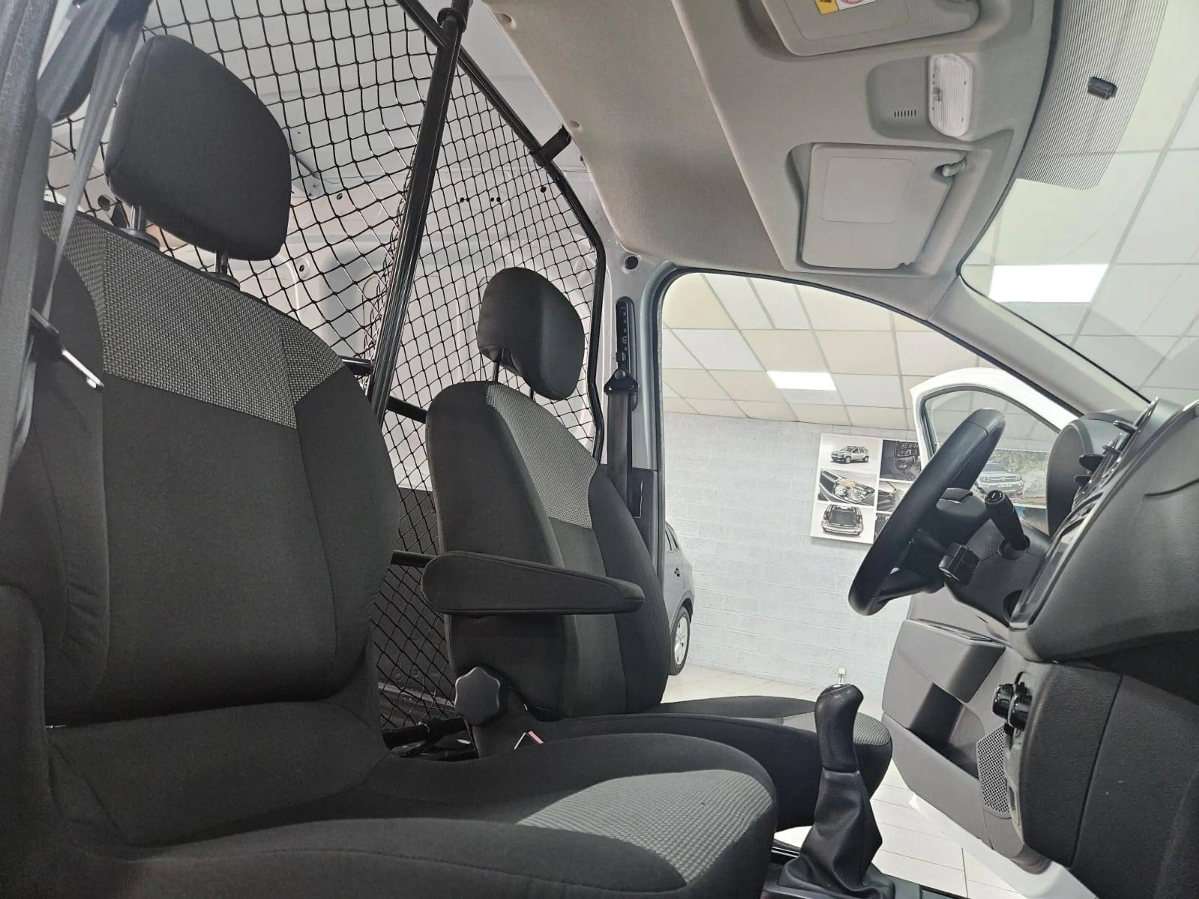 Dacia Dokker 1.2 TCe StartStop Climatisation Capteurs Accoudoir Gps Bluetooth Cruise Radio — photo 15