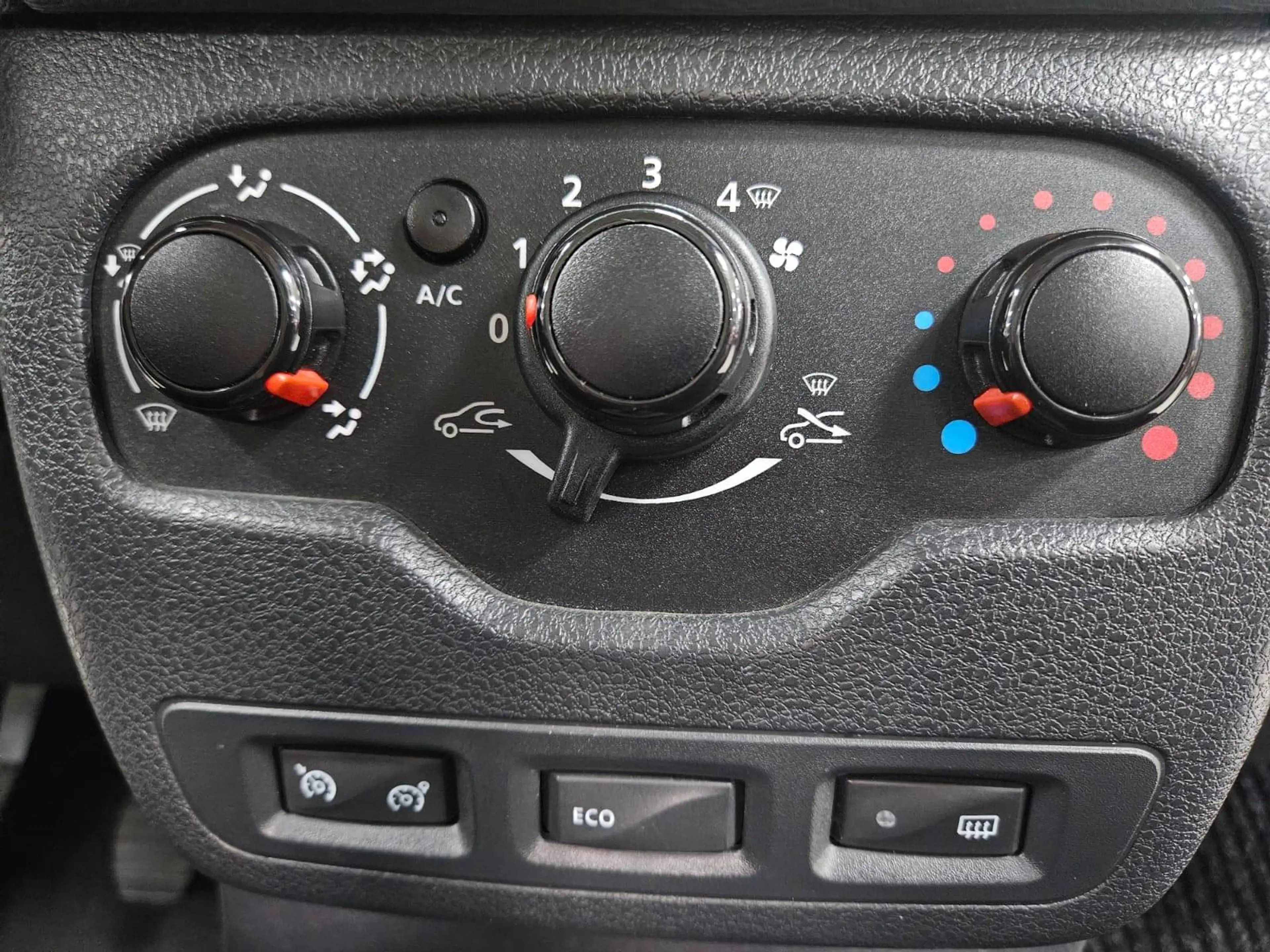 Dacia Dokker 1.2 TCe StartStop Climatisation Capteurs Accoudoir Gps Bluetooth Cruise Radio — photo 13