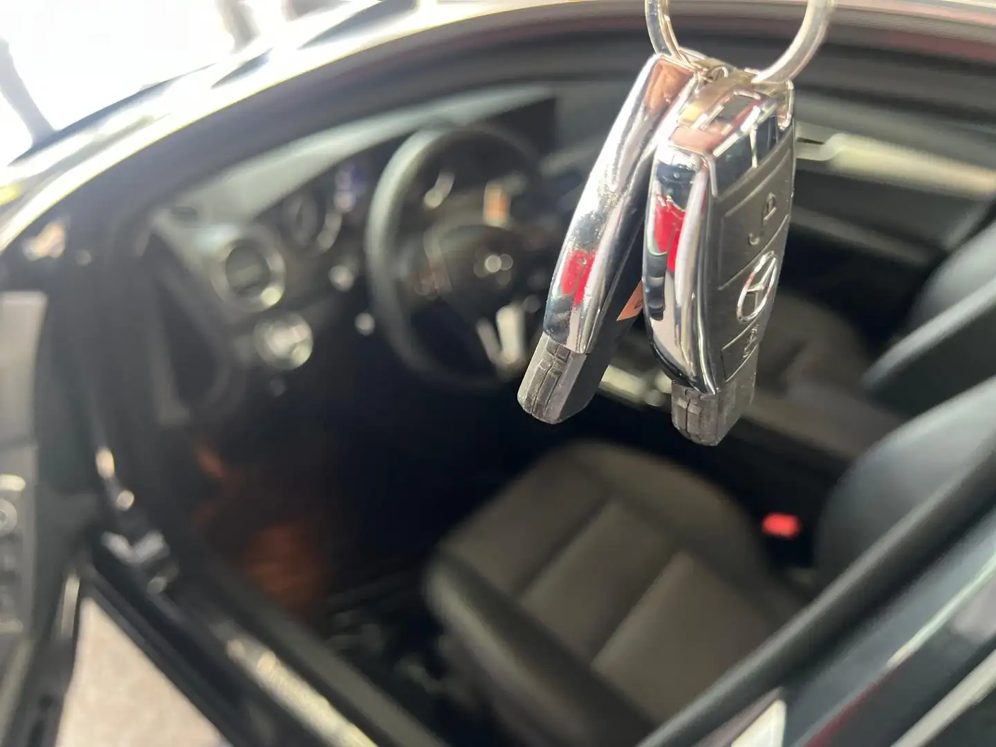 Mercedes-Benz C 180 C 180 T CGI BlueEfficiency Avantgarde Fekete - 1