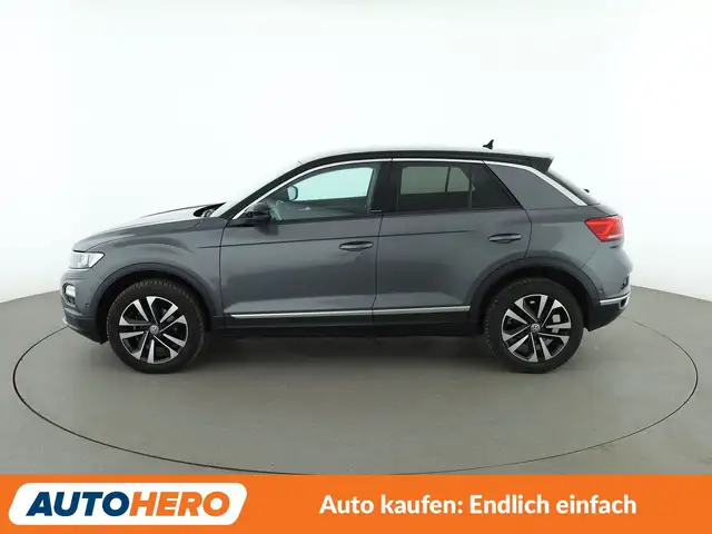 Volkswagen T-Roc view 3