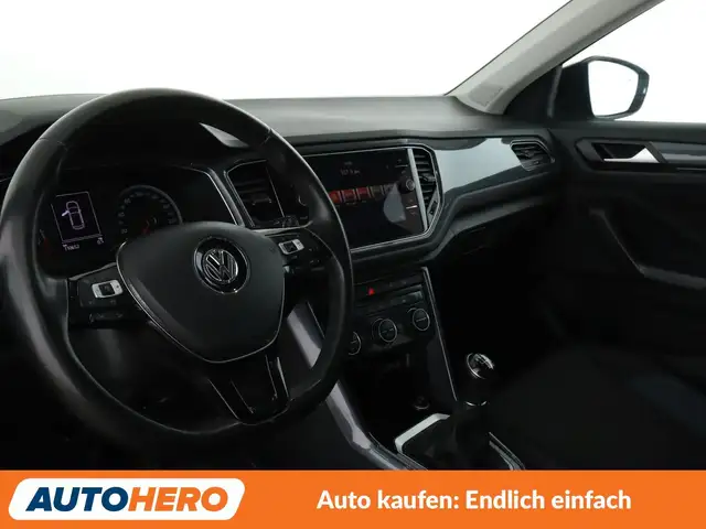 Volkswagen T-Roc view 11