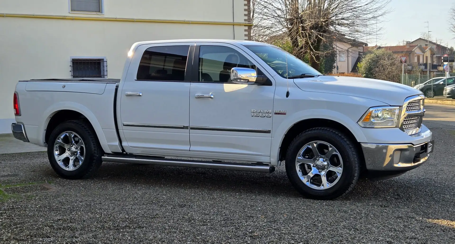Dodge RAM 1500 5.7 V8 Crew Cab MB LaRamie 395cv at8 - 1