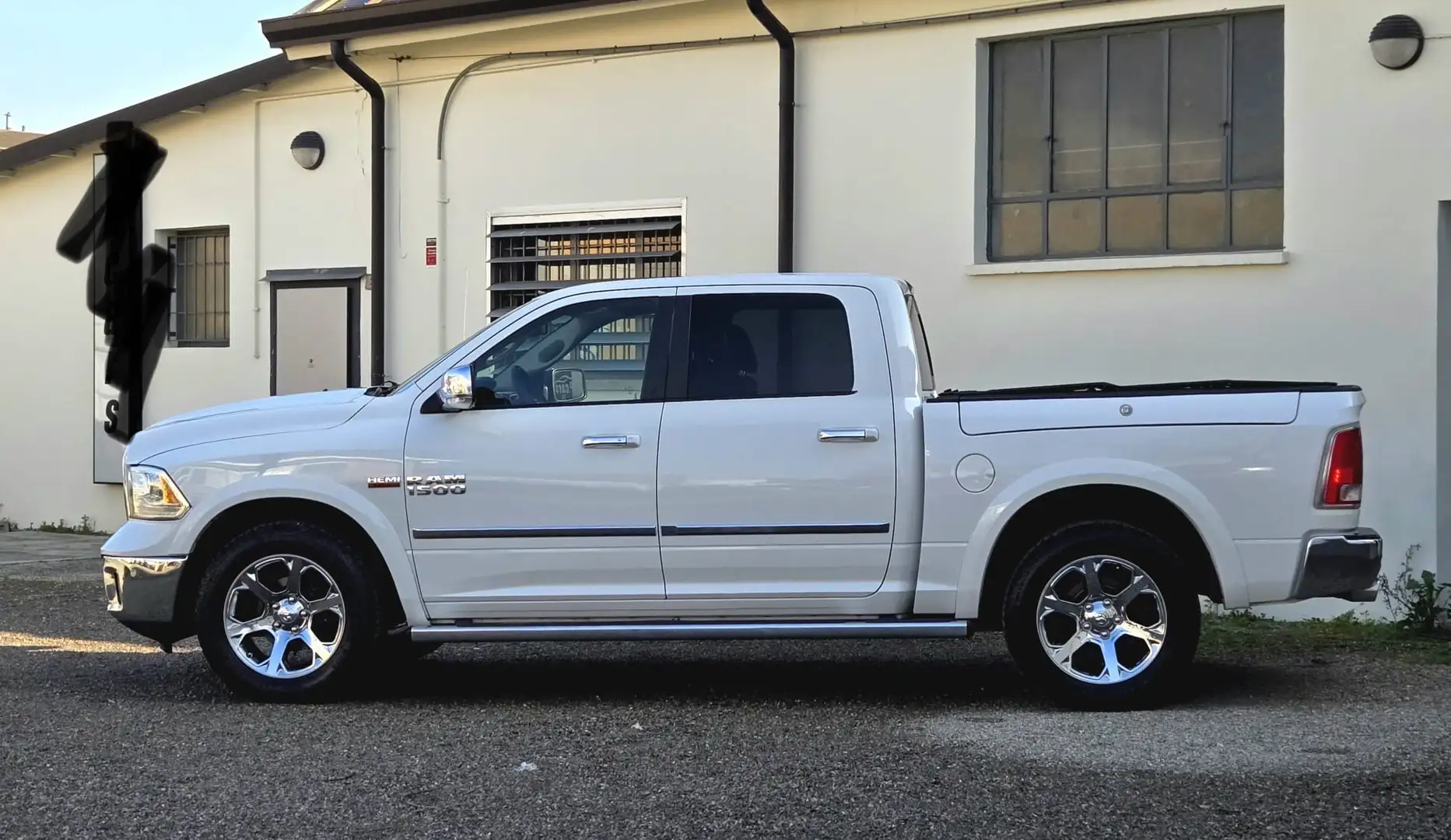 Dodge RAM 1500 5.7 V8 Crew Cab MB LaRamie 395cv at8 - 2