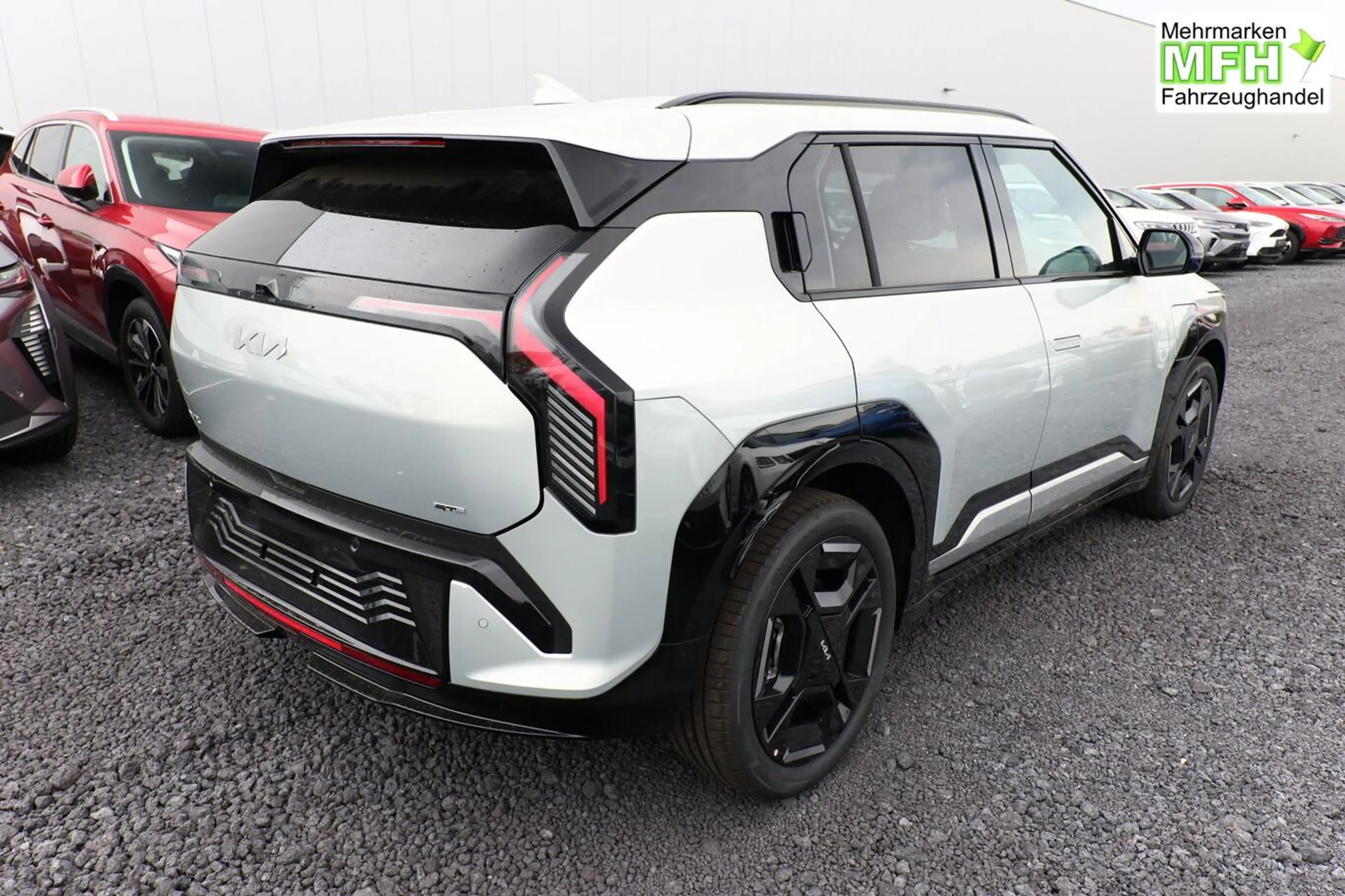 Kia EV3 GT-line 81,4kWh LED+ ACC Wärmep eHK Keyl SHZ 15... — photo 2