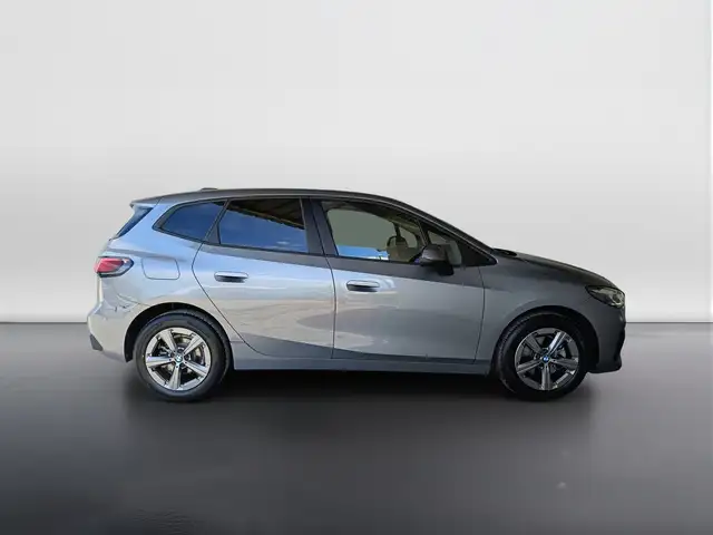 BMW 2 Series view 3