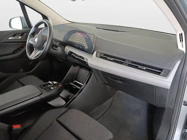 BMW 2 Series view 10