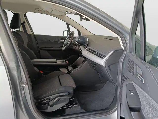 BMW 2 Series view 11
