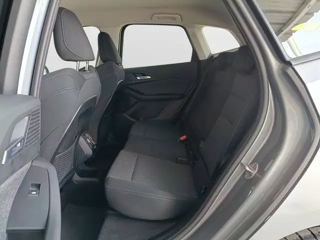 BMW 2 Series view 9