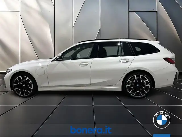 BMW 3 Series view 8