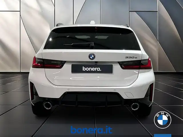 BMW 3 Series view 6