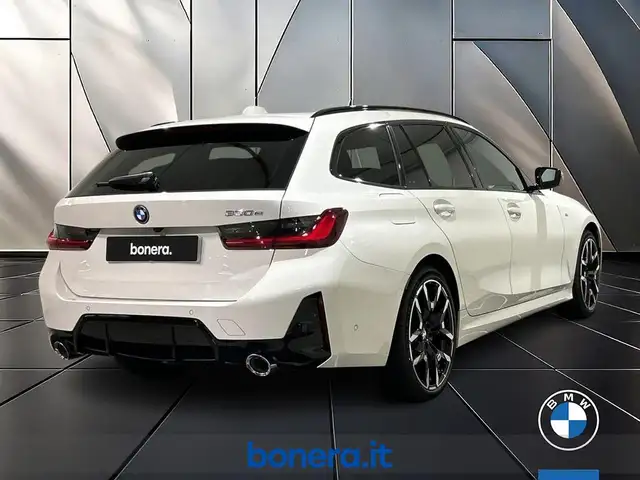 BMW 3 Series view 5