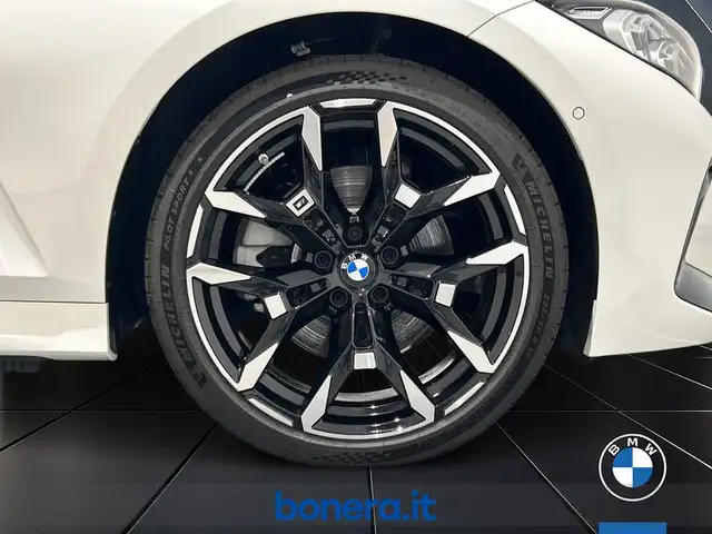 BMW 3 Series view 12