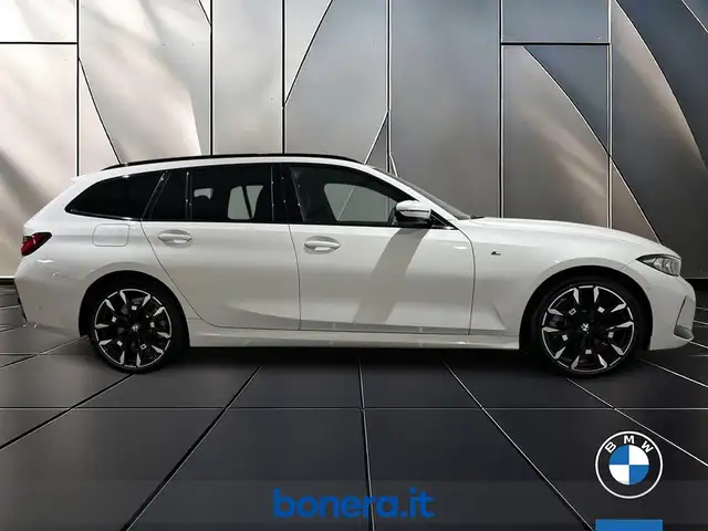 BMW 3 Series view 4