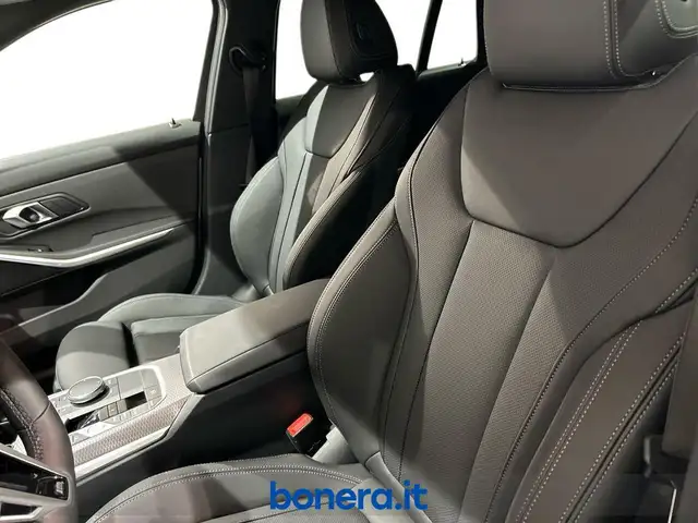 BMW 3 Series view 14
