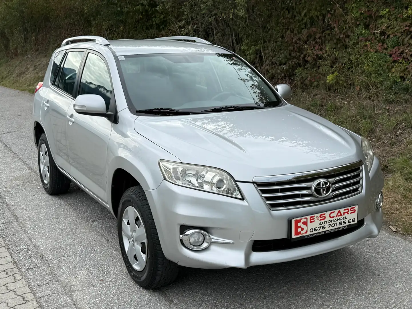 Toyota RAV4 2.0i 4x4 Grau - 2