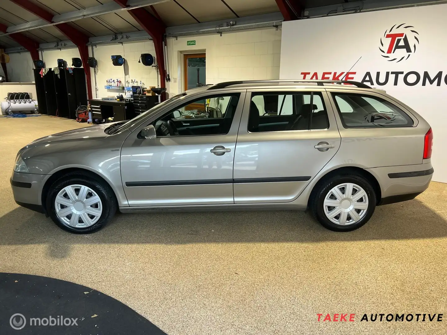 Skoda Octavia Combi 1.6 Ambiente Airco/Cruise/Nap/1eEIG Beige - 2