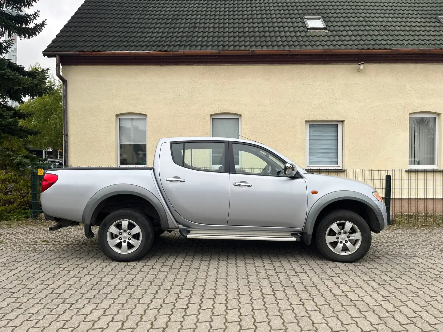Mitsubishi L200 Intense Doppelkabine - 4WD -" Klima "! Gris - 1