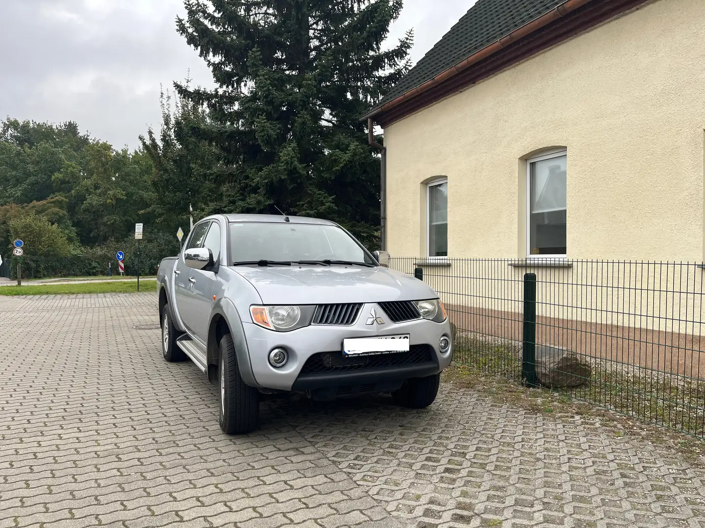 Mitsubishi L200 Intense Doppelkabine - 4WD -" Klima "! Grau - 1