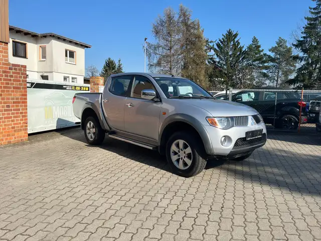 Mitsubishi L200 Intense Doppelkabine - 4WD -" Klima "!