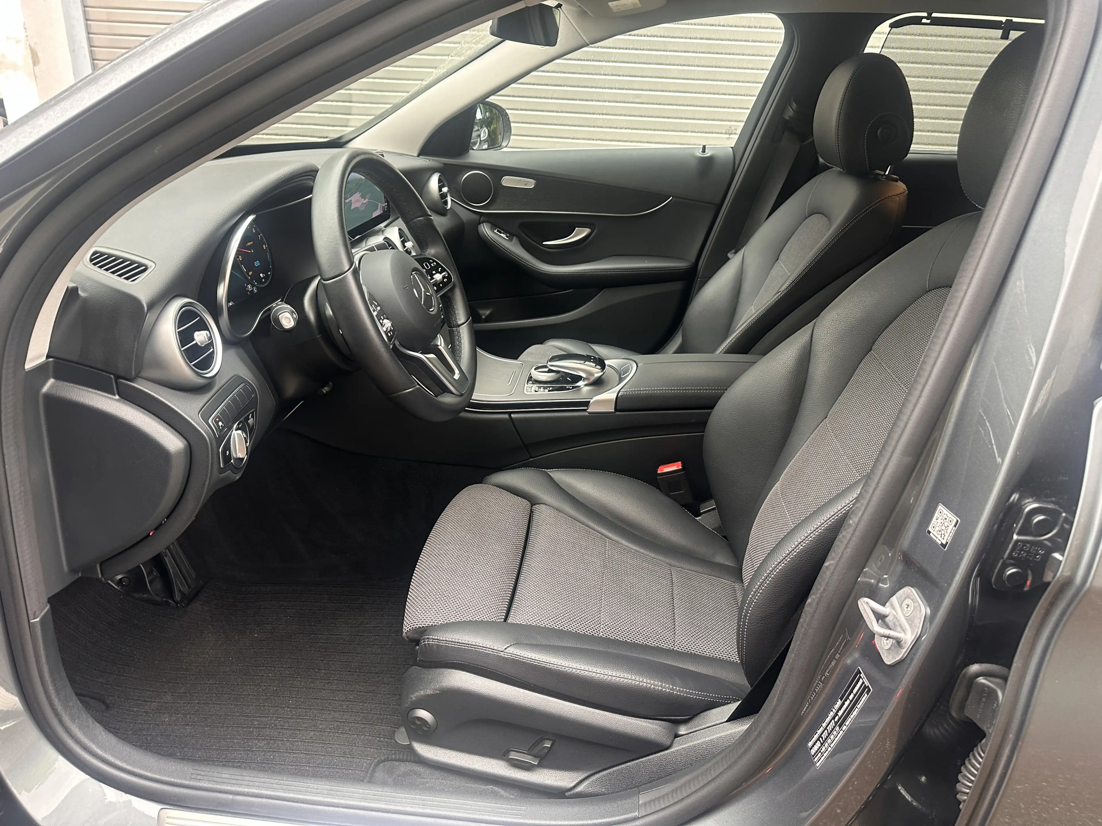 Mercedes-Benz C 300 te Avantgarde LED Navi Distronic Keyless — photo 14