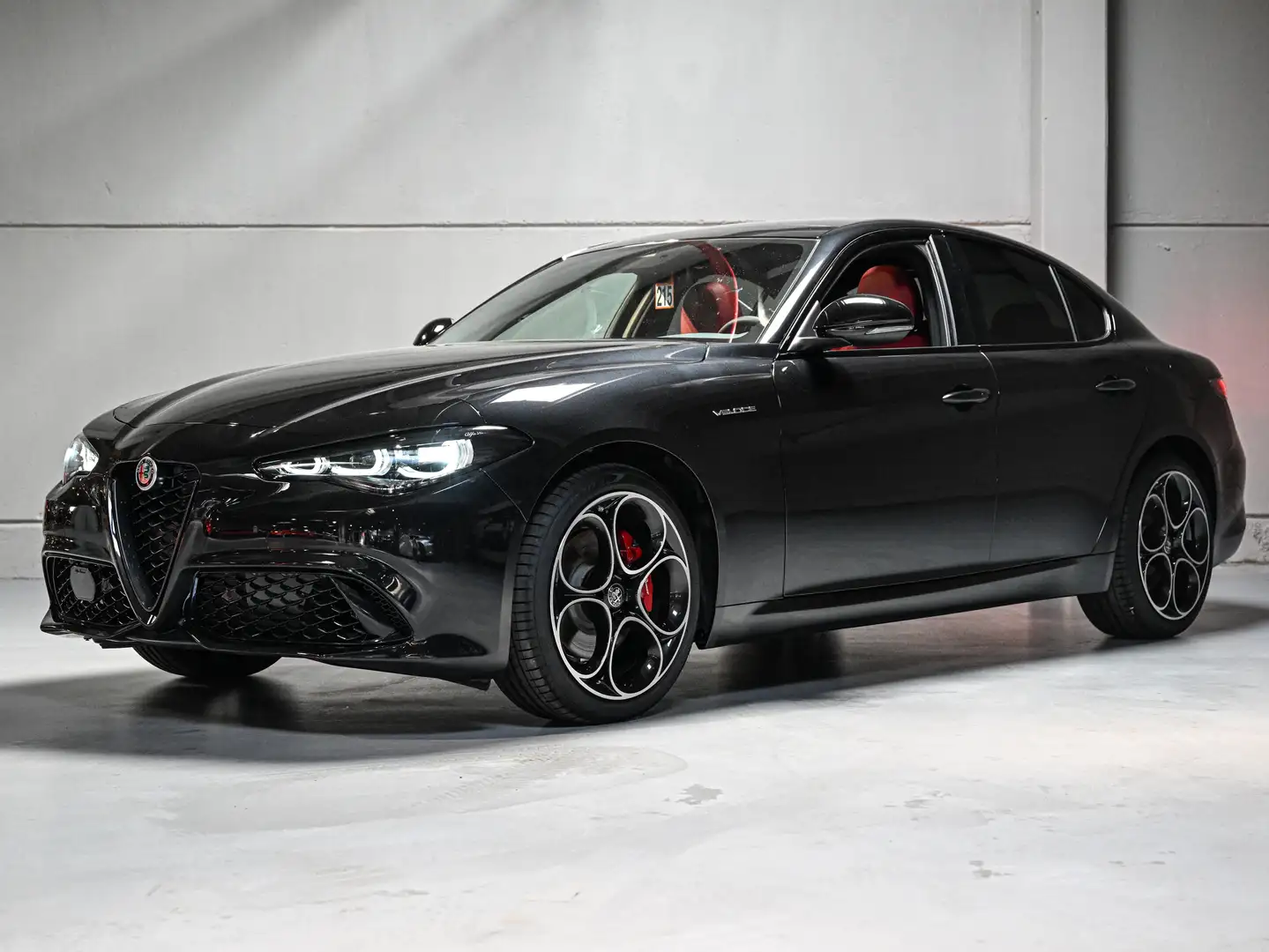 Alfa Romeo Giulia 2.0 T Veloce Чорний - 1