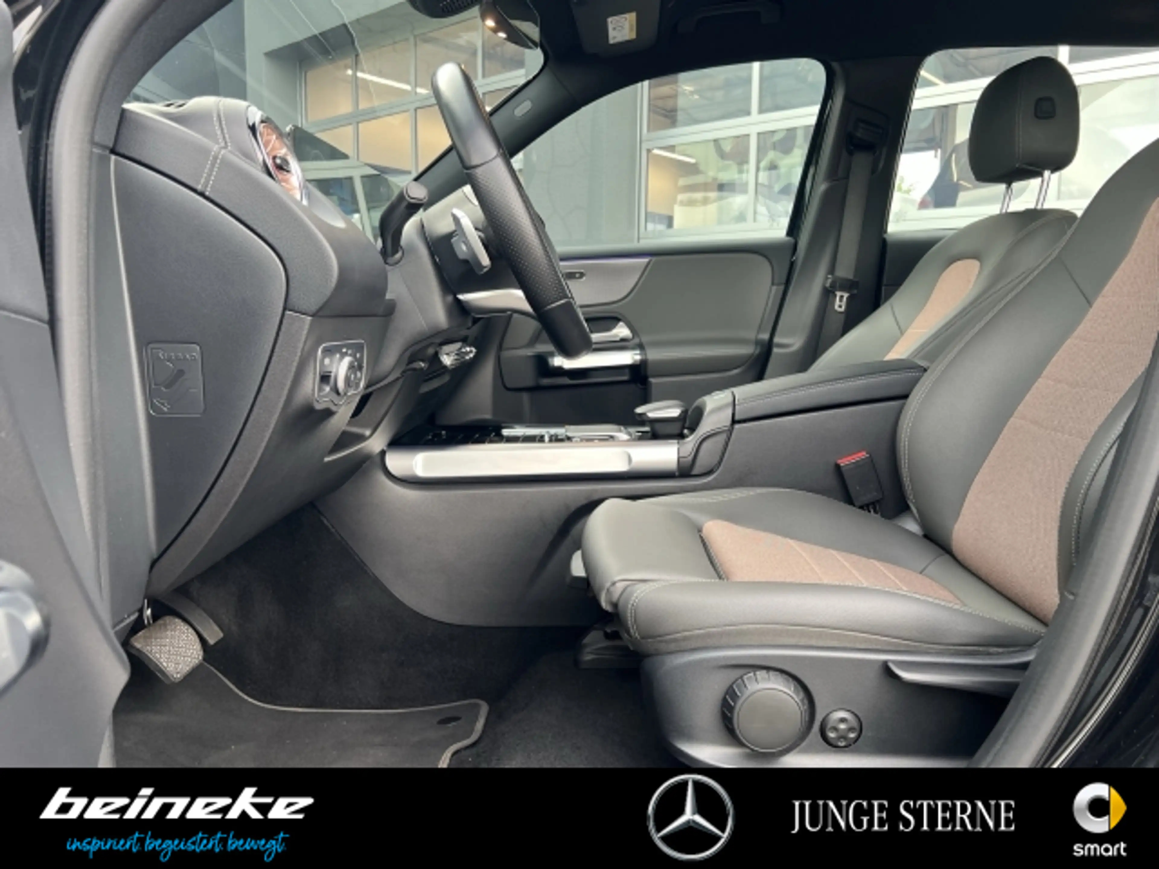 Mercedes-Benz EQB 350 EQB 350 4M Electric Art LED RFK SHZ Totw Ambient — photo 13