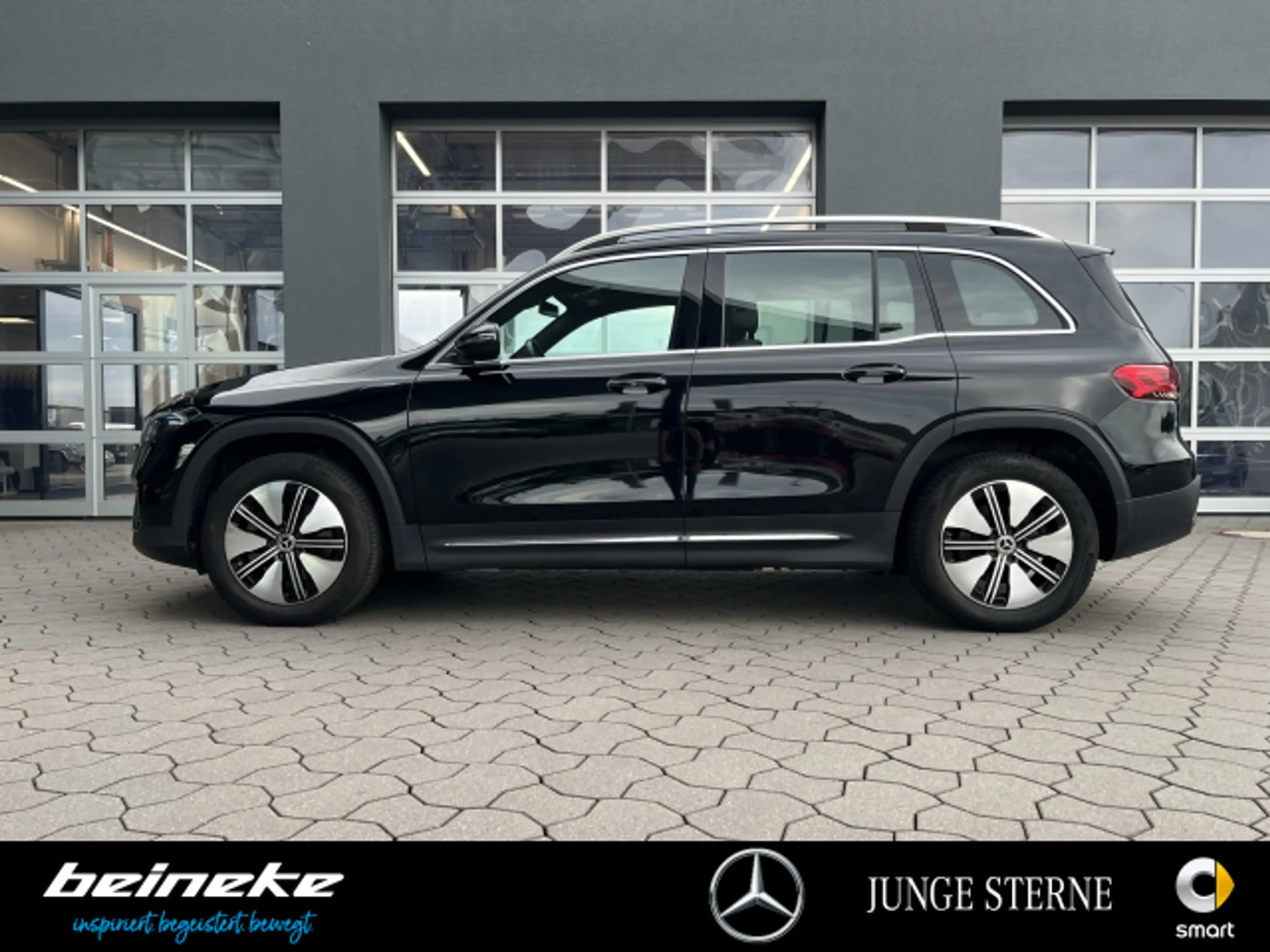 Mercedes-Benz EQB 350 EQB 350 4M Electric Art LED RFK SHZ Totw Ambient — photo 3