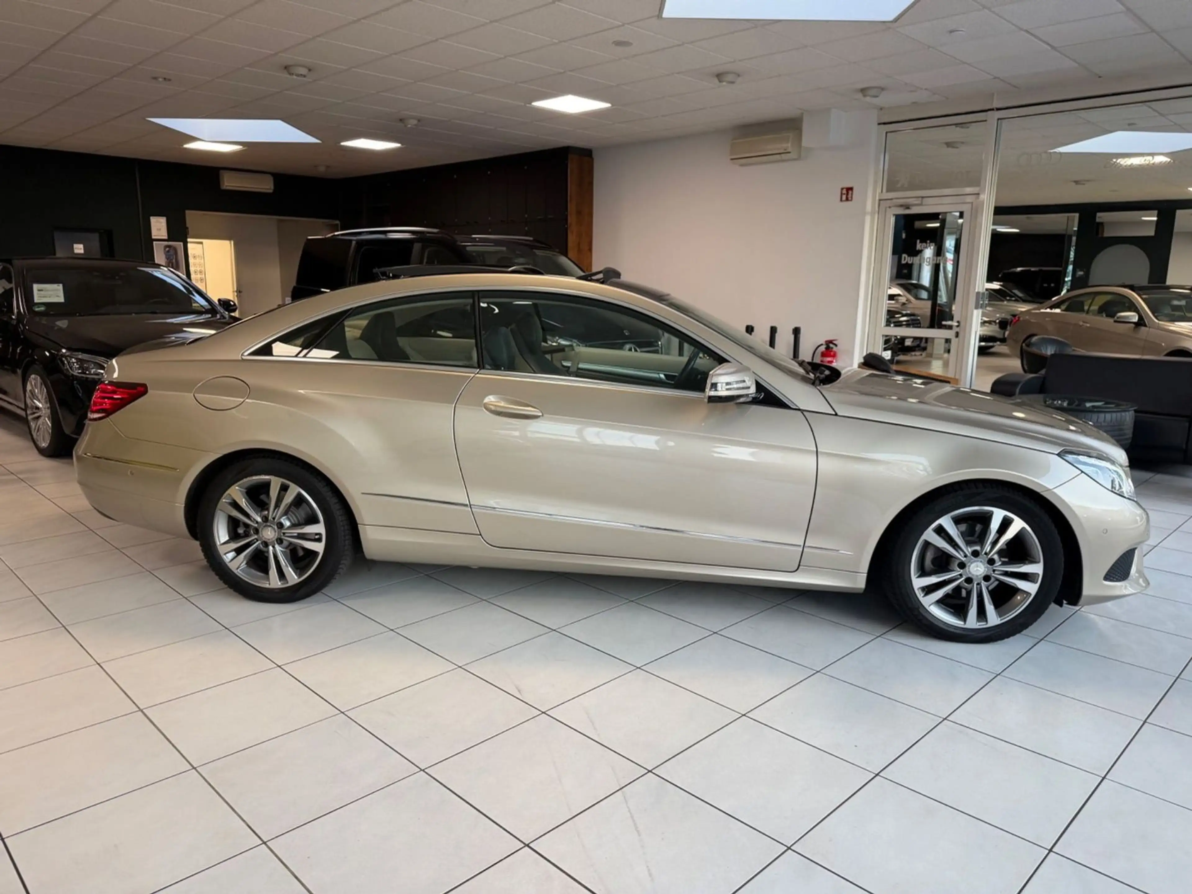 Mercedes-Benz E 220 d BlueTEC | 9G | Pano | LED ILS | Nappa — photo 4