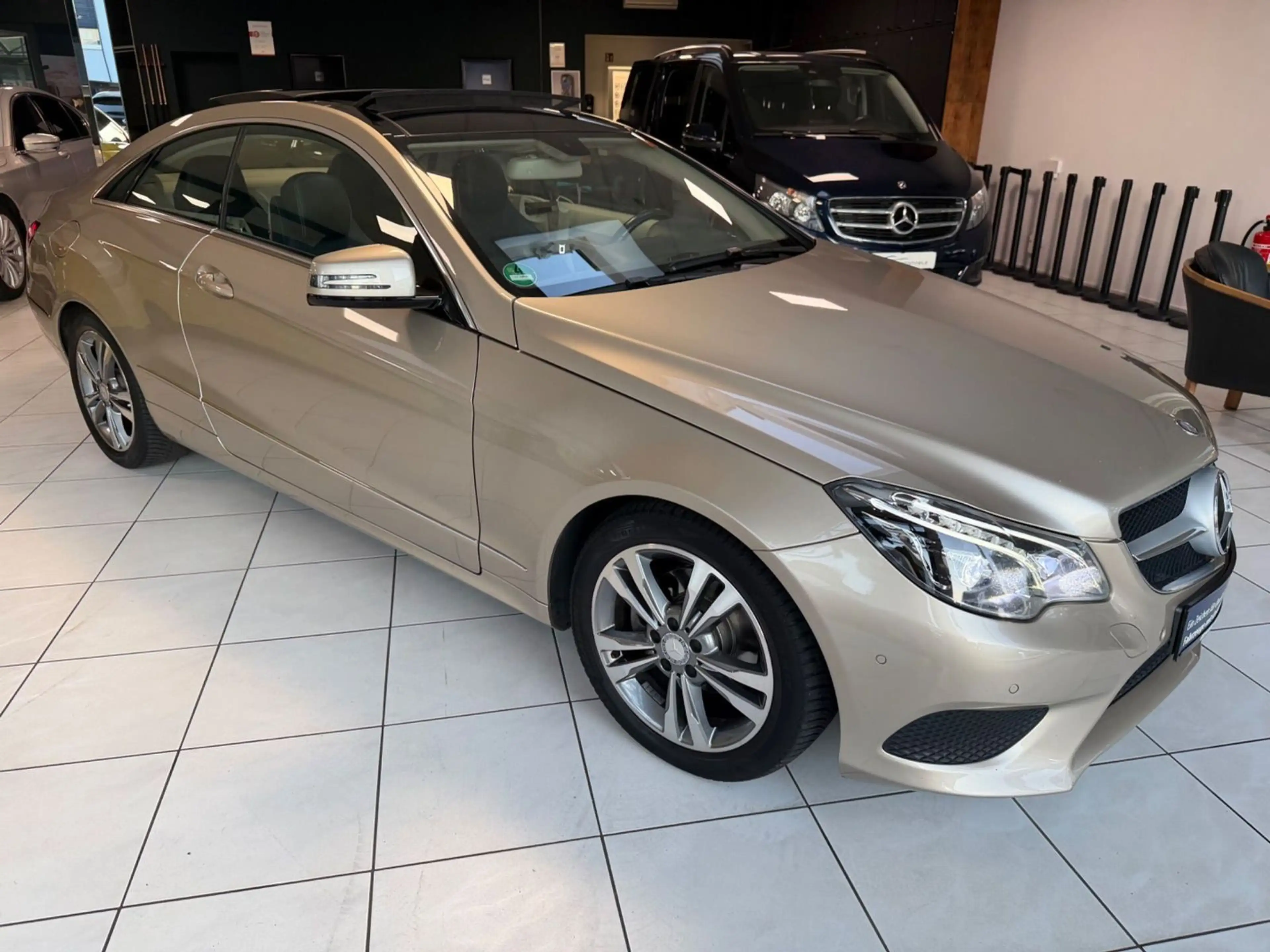 Mercedes-Benz E 220 d BlueTEC | 9G | Pano | LED ILS | Nappa — photo 3