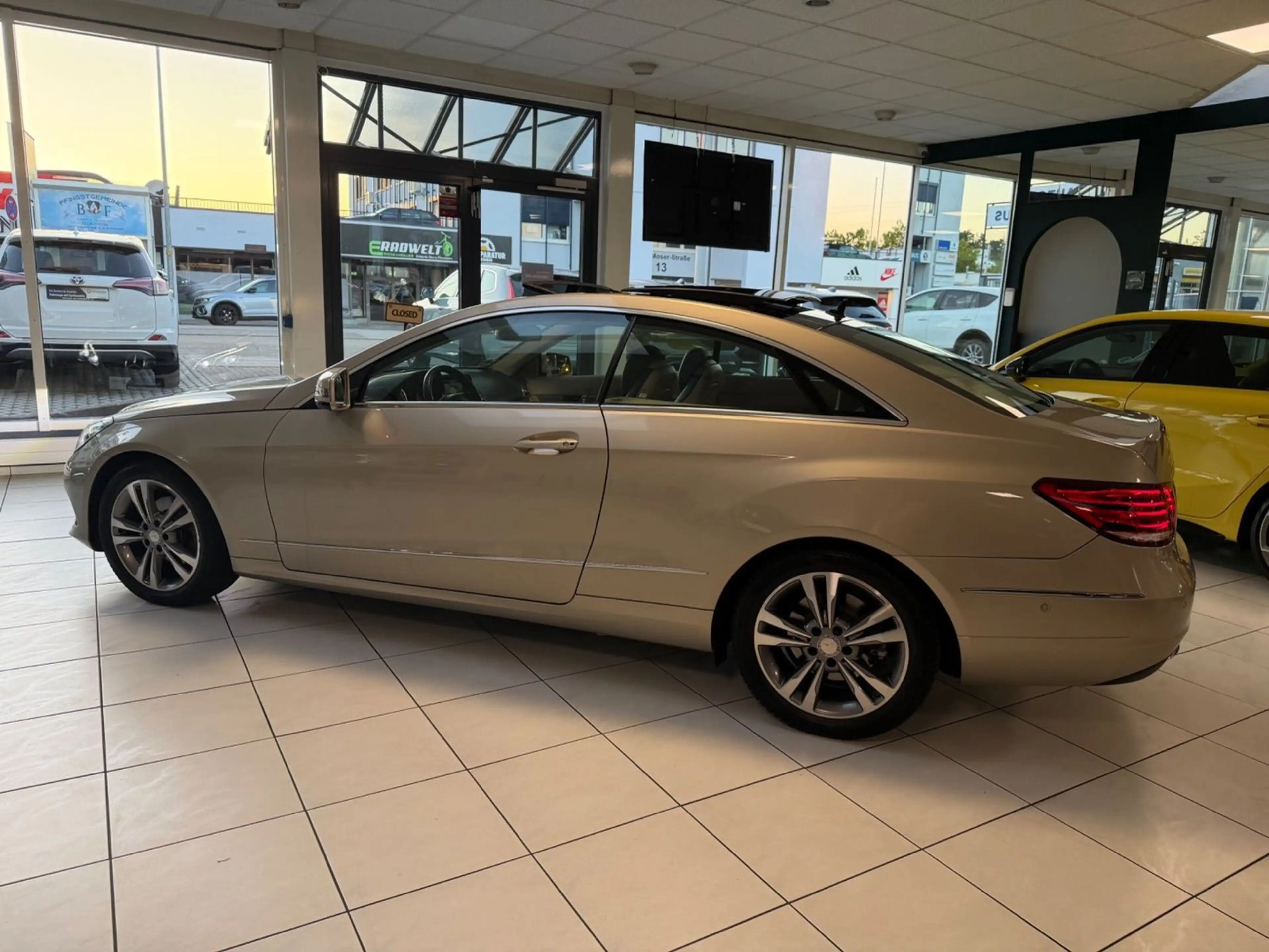 Mercedes-Benz E 220 d BlueTEC | 9G | Pano | LED ILS | Nappa — photo 8