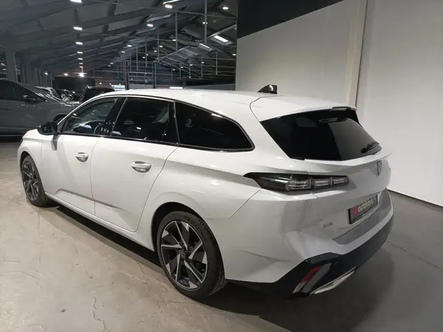 Peugeot 308 view 4